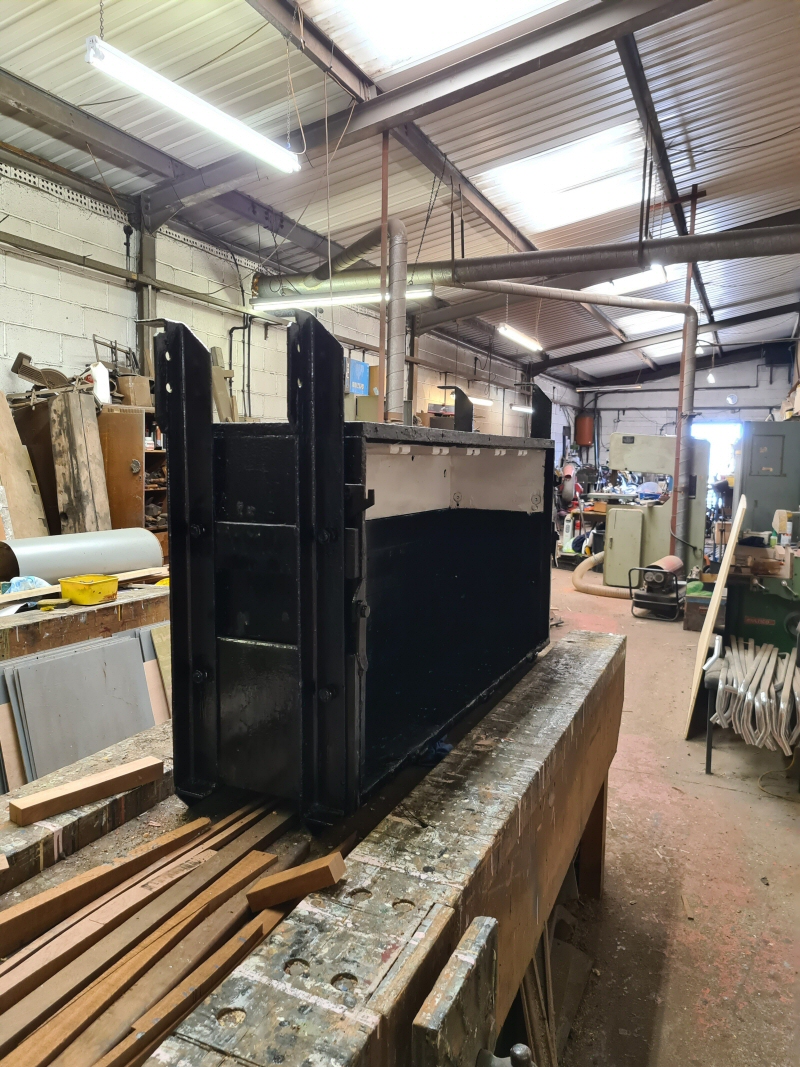 Class 100 battery box